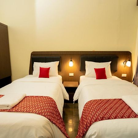 Yuwono Hotel & Villa Malioboro Yogyakarta Exterior foto