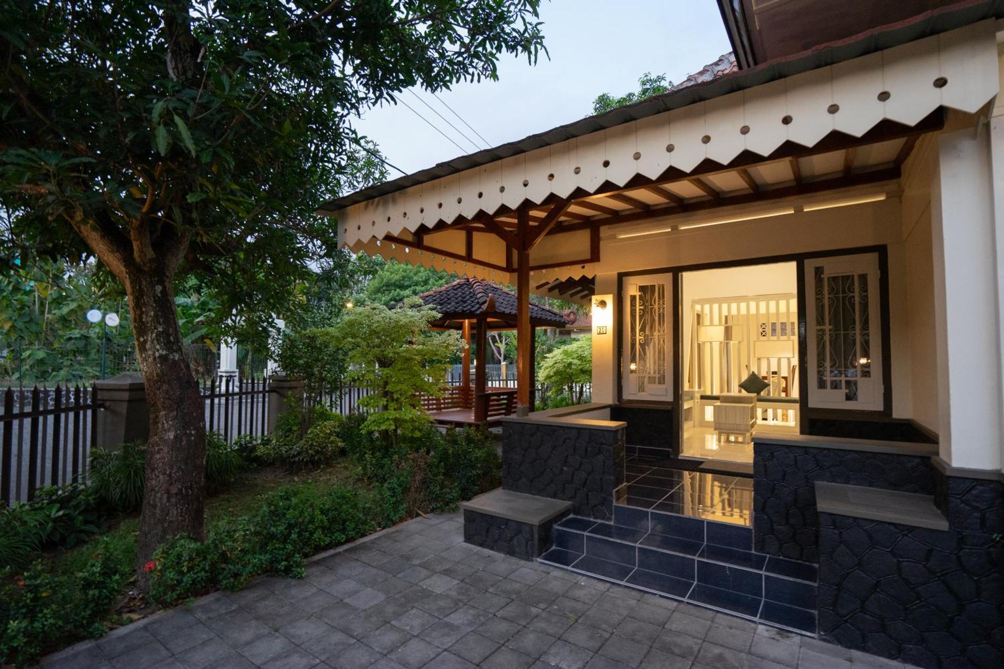Yuwono Hotel & Villa Malioboro Yogyakarta Exterior foto
