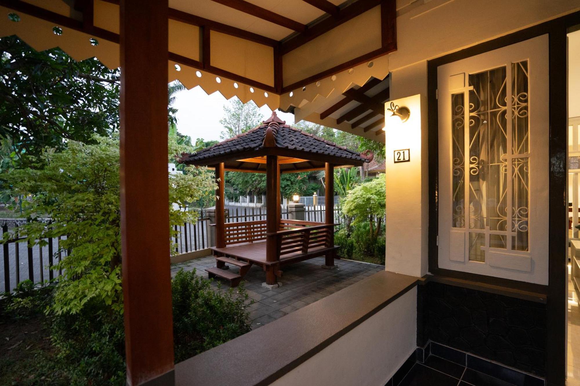 Yuwono Hotel & Villa Malioboro Yogyakarta Exterior foto
